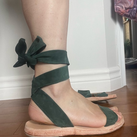 Maguire sandals (size 8) - Picture 2 of 3